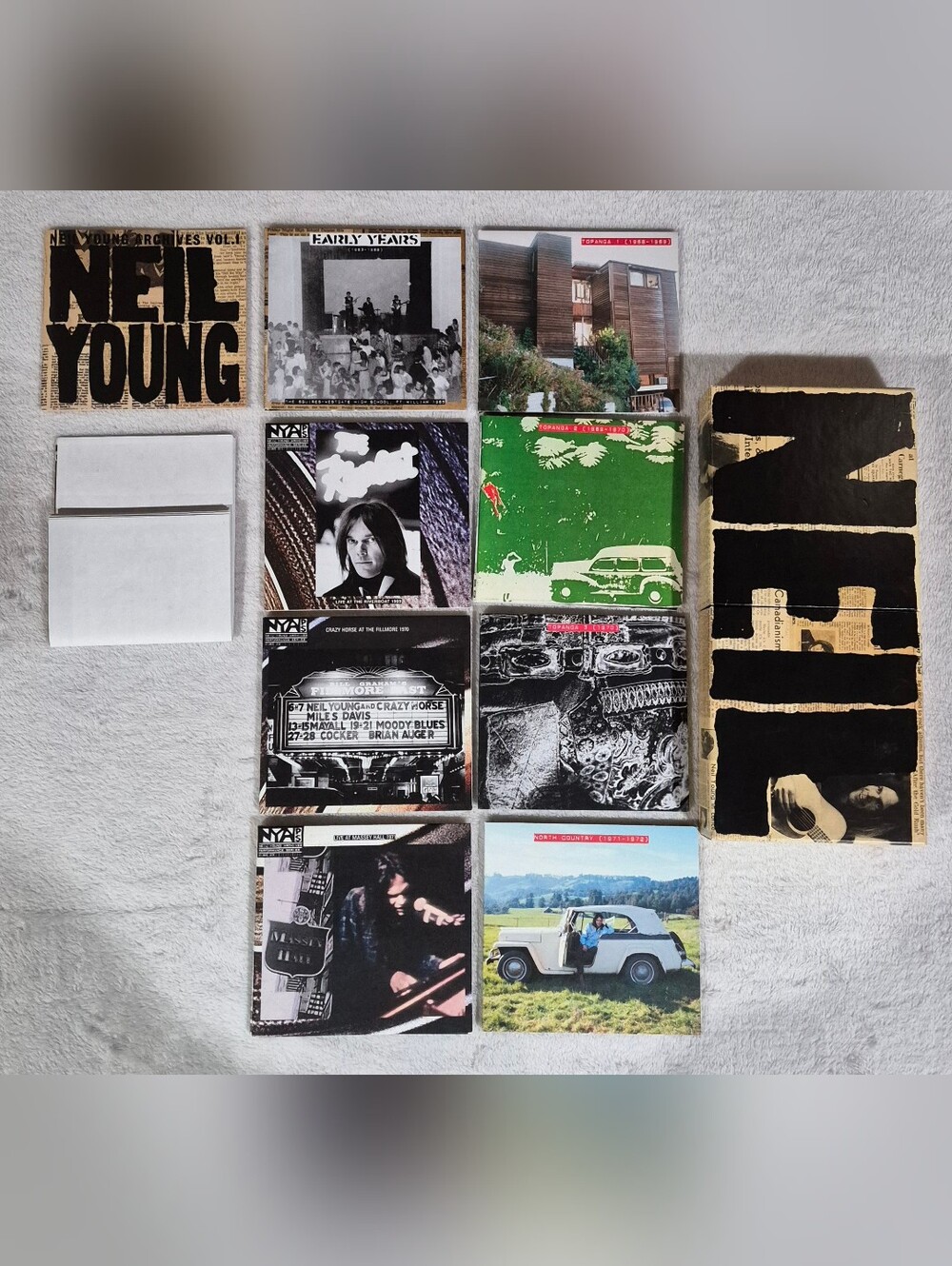 Neil Young Archives Vol 1 1963-1972 8 CD Box Set Complete Discs Like New